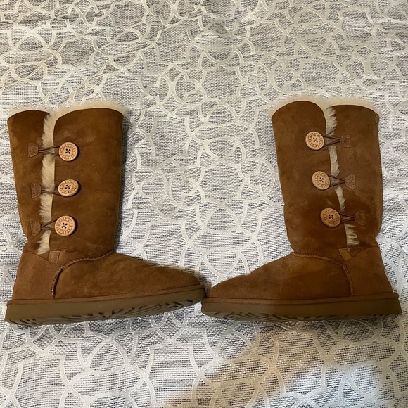 Ugg Bailey Button boots - only worn a few times. - Picture 6 of 7